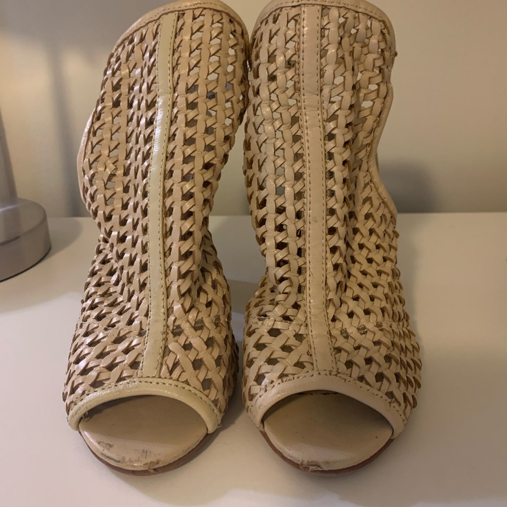 Cream shoe with brown wooden heel